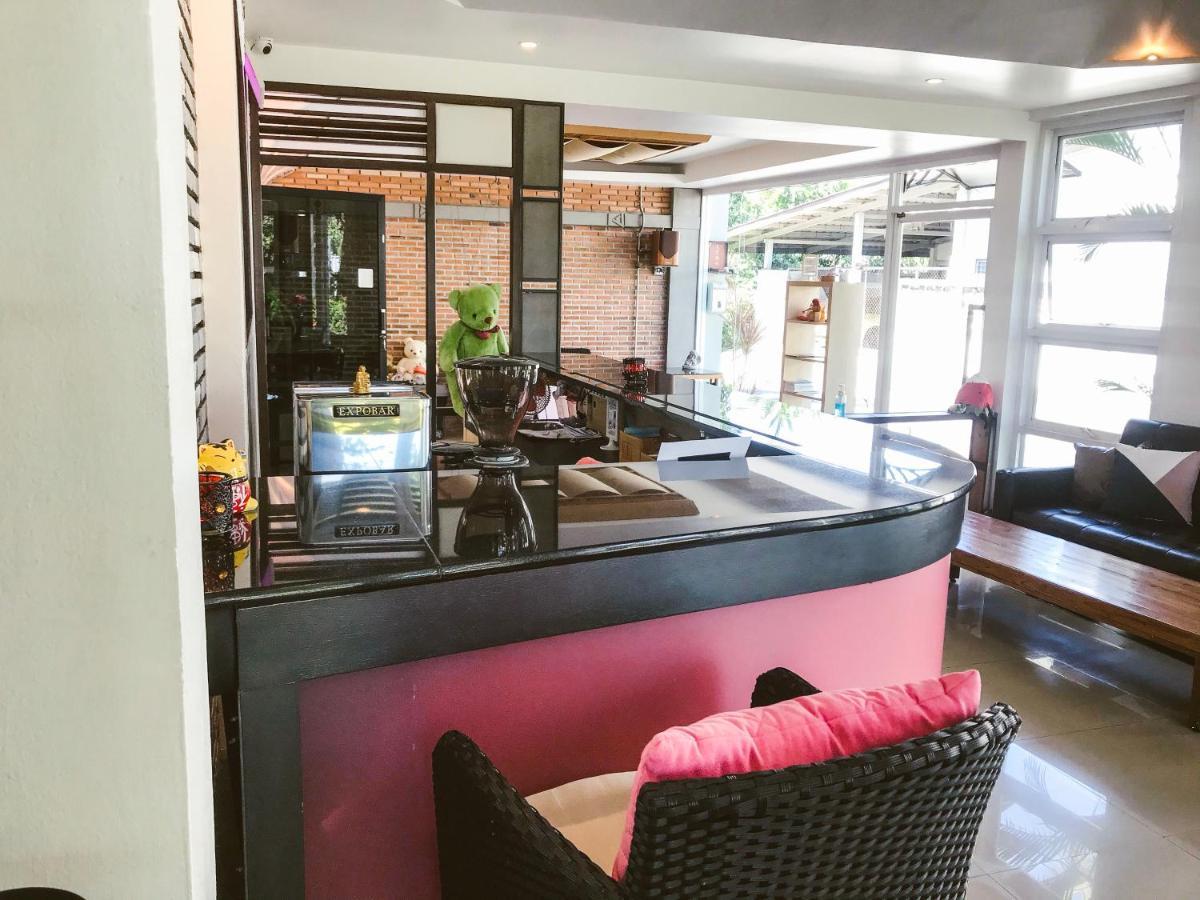 Cafe'@Luv22 Hotel Phuket Екстериор снимка