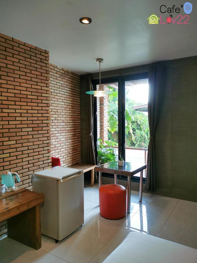 Cafe'@Luv22 Hotel Phuket Екстериор снимка