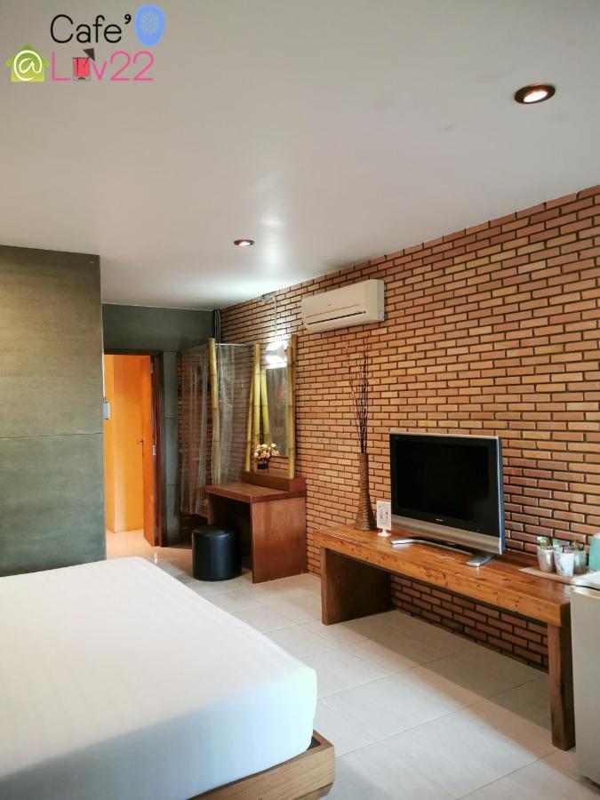 Cafe'@Luv22 Hotel Phuket Екстериор снимка