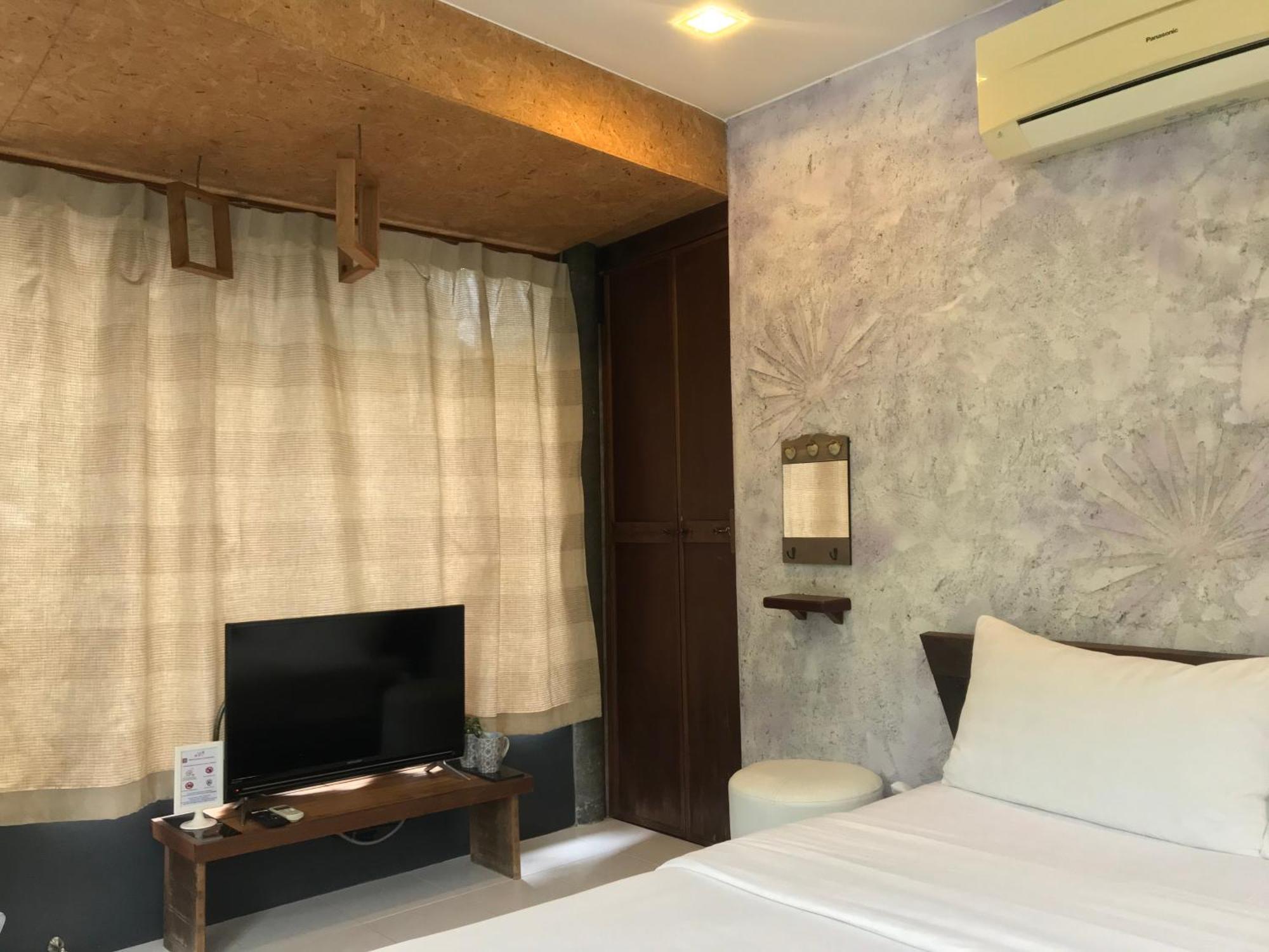 Cafe'@Luv22 Hotel Phuket Екстериор снимка