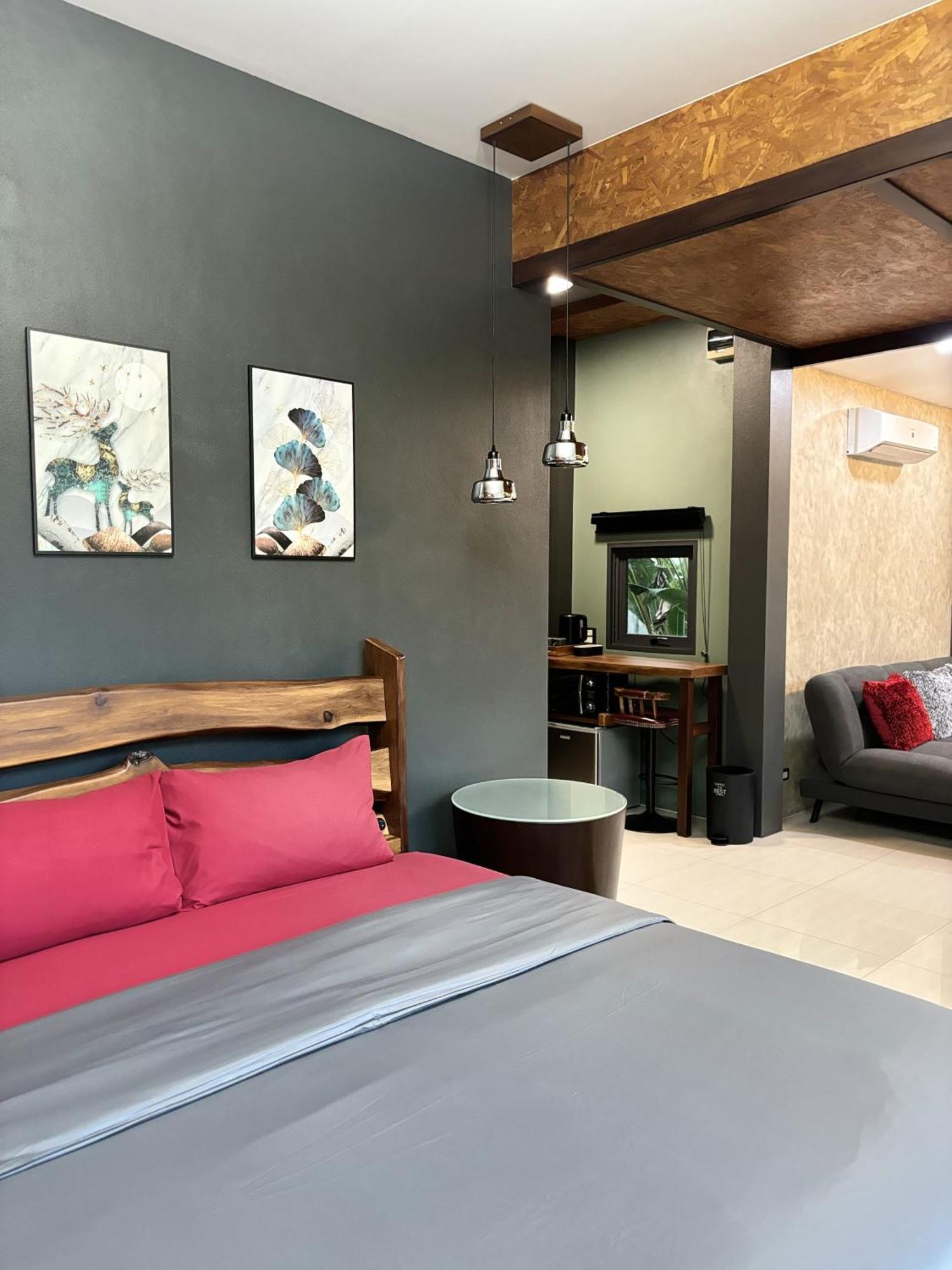 Cafe'@Luv22 Hotel Phuket Екстериор снимка