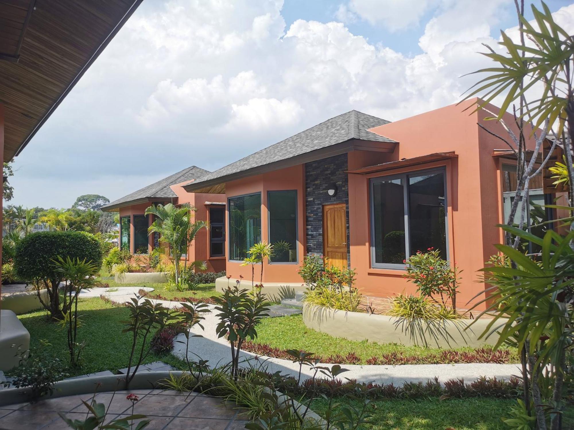 Cafe'@Luv22 Hotel Phuket Екстериор снимка