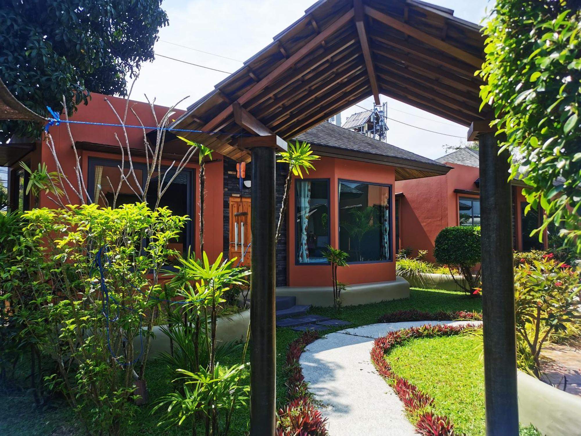 Cafe'@Luv22 Hotel Phuket Екстериор снимка