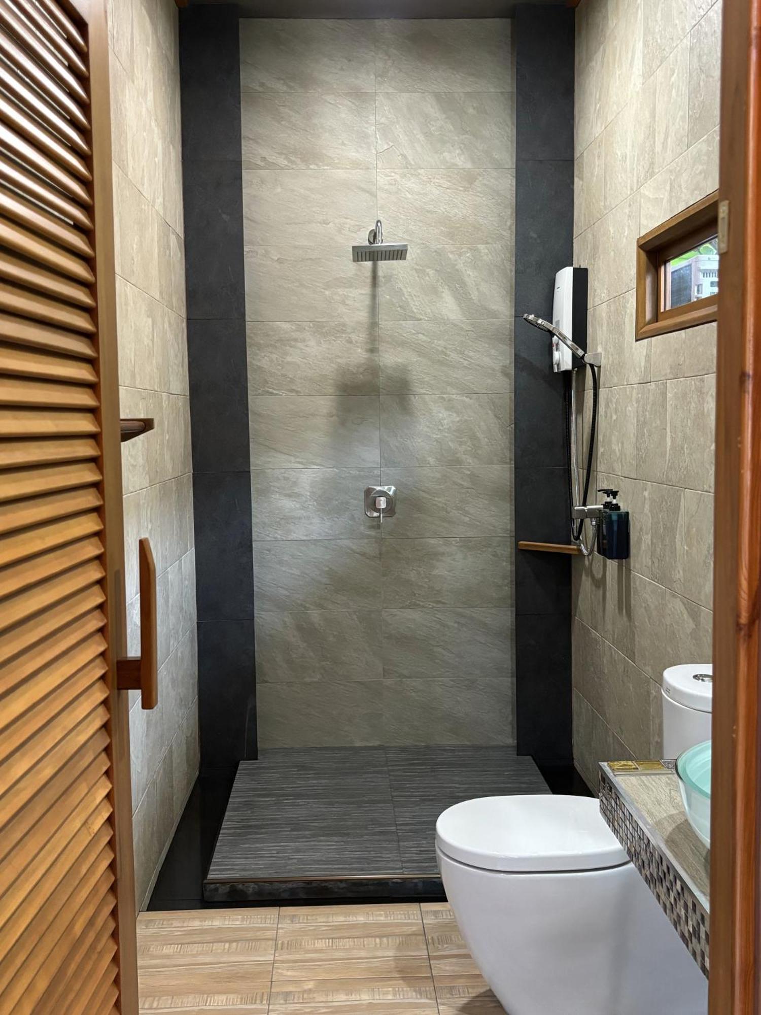 Cafe'@Luv22 Hotel Phuket Стая снимка