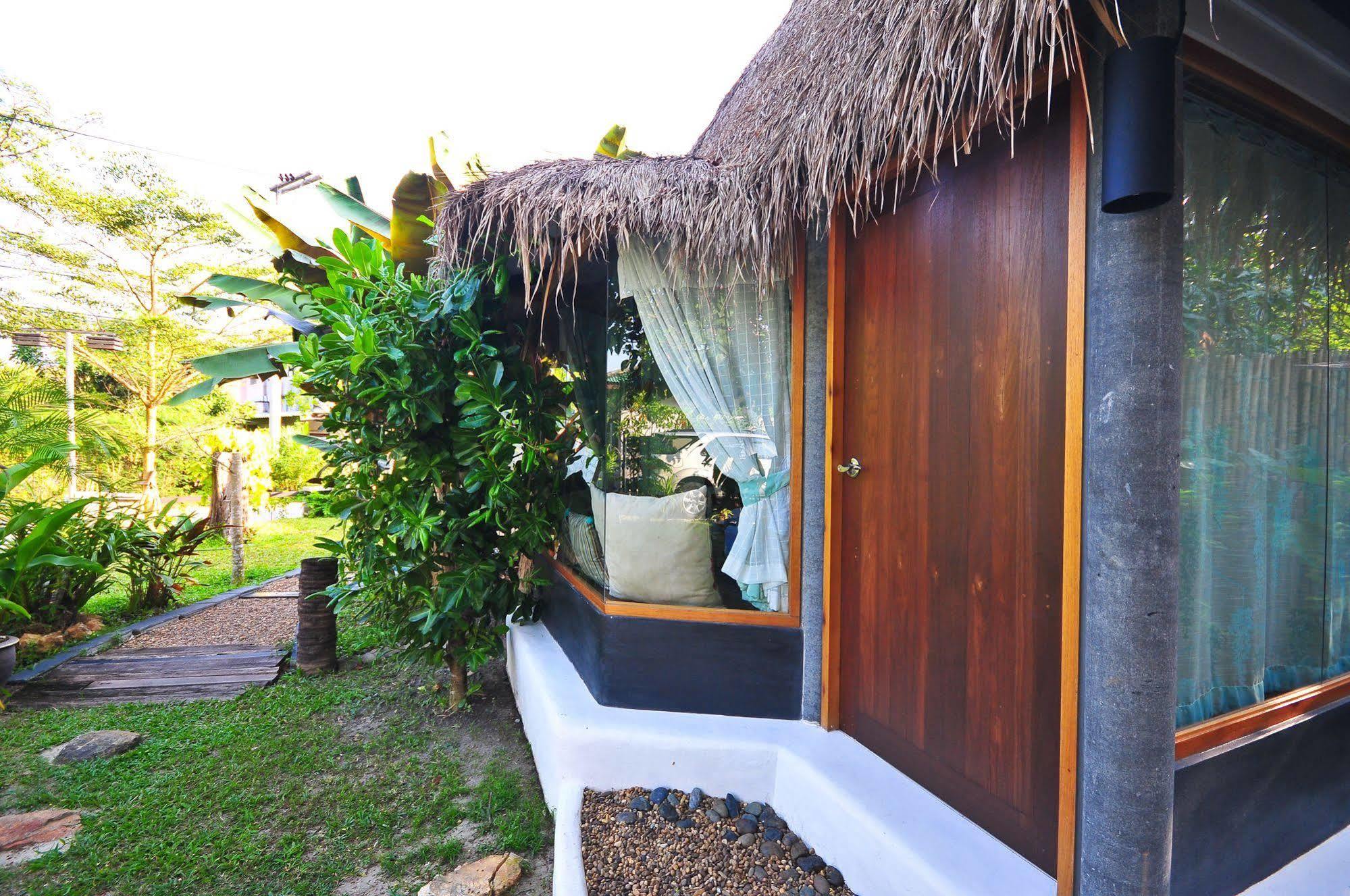 Cafe'@Luv22 Hotel Phuket Екстериор снимка